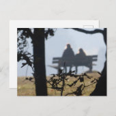 Twee mensen zitten op een bank DIY Briefkaart (Voorkant / Achterkant)