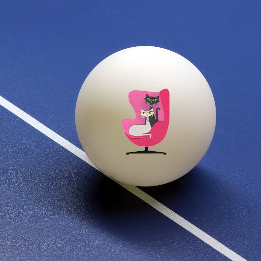 Twee Mid Century Kitty-katten in een felroze stoel Pingpongbal