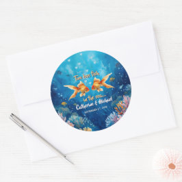 Twee minder vissen in de onderwater bruiloft ronde sticker