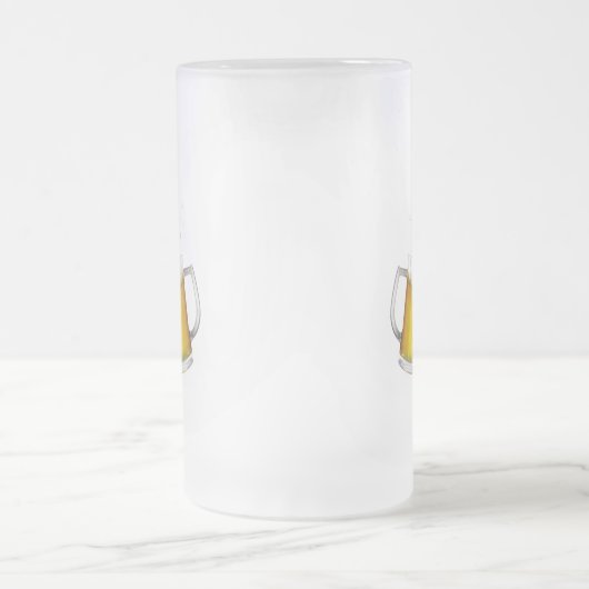 Twee mokken met een licht bier. (Center)