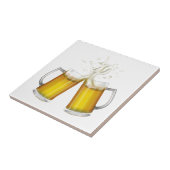 Twee mokken met een licht bier. tegeltje (Zijkant)