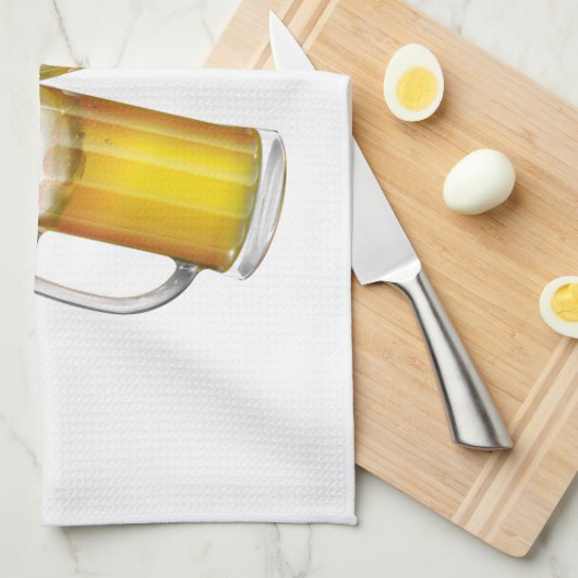 Twee mokken met een licht bier. theedoek (Quarter Fold)