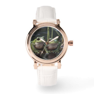 Twee mollige kleine groene kikkers bij de rivier, horloge
