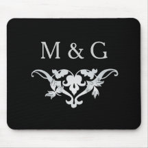 Twee Monogrammen met Scrollwork en Leaves A33