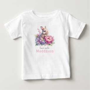 Twee Mooie Baby Konijn met Pioen Verjaardag