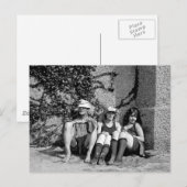 Twee mooie meisjes en één brutaal oud Man Briefkaart (Voorkant / Achterkant)