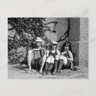 Twee mooie meisjes en één brutaal oud Man Briefkaart