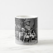 Twee mooie meisjes en één brutaal oud Man Koffiemok (Center)