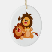 Twee Moppige Speelse Cartoon Leeuwen Ornament (Rechts)