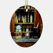 Twee Mortar en Pestles en Glass Jar Keramisch Ornament (Rechts)