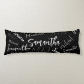 Twee namen koppel monogram zwart grijs wit lichaamskussen (Voorkant)