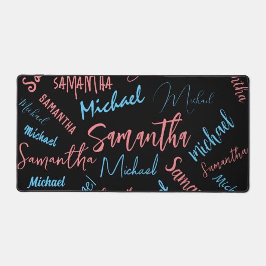 Twee namen stellen zich op monogram blauw lichtroz bureaumat (Voorkant)