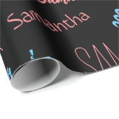 Twee namen stellen zich op monogram blauw lichtroz cadeaupapier (Rol Hoek)