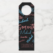 Twee namen stellen zich op monogram blauw lichtroz flessenhanger (Voorkant)