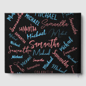 Twee namen stellen zich op monogram blauw lichtroz gastenboek (Achterkant)