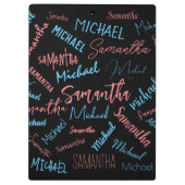 Twee namen stellen zich op monogram blauw lichtroz klembord (Achterkant)