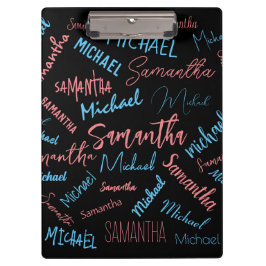 Twee namen stellen zich op monogram blauw lichtroz klembord