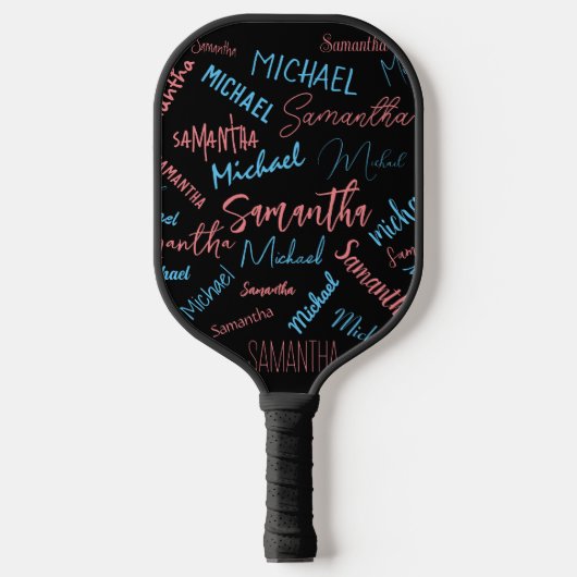 Twee namen stellen zich op monogram blauw lichtroz pickleball paddle (Voorkant)
