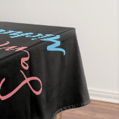 Twee namen stellen zich op monogram blauw lichtroz tafelkleed (Voorbeeld)