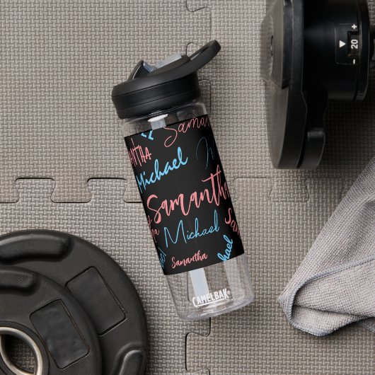 Twee namen stellen zich op monogram blauw lichtroz waterfles (Gym)