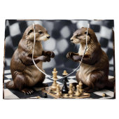 Twee otters die schaken, groot cadeauzakje (Voorkant)