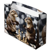 Twee otters die schaken, groot cadeauzakje (Achterkant Gekanteld)