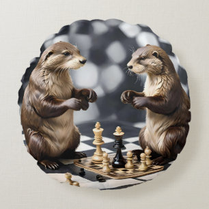 Twee otters die schaken, rond kussen