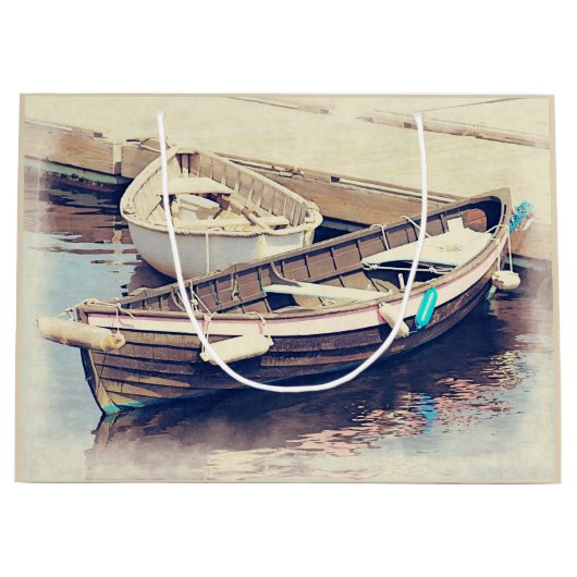 Twee oude roeiboten met houten boten groot cadeauzakje (Voorkant)