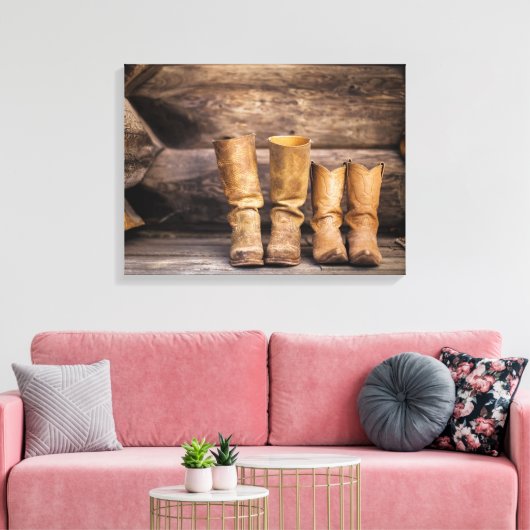 Twee paar versleten cowboylaarzen in blokhut canvas afdruk (Insitu (Woonkamer))