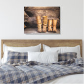 Twee paar versleten cowboylaarzen in blokhut canvas afdruk (Insitu (Slaapkamer))