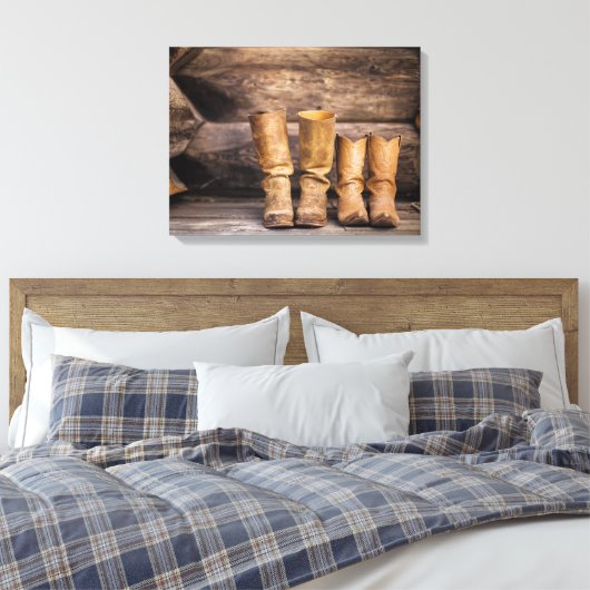 Twee paar versleten cowboylaarzen in blokhut canvas afdruk (Insitu (Slaapkamer))