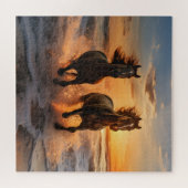 Twee paarden die op het strand lopen bij zonsonder legpuzzel (Horizontaal)