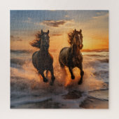 Twee paarden die op het strand lopen bij zonsonder legpuzzel (Verticaal)