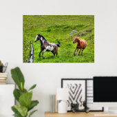 Twee paarden die paarden afspelen, Ranch Equine-fo Poster (Thuiskantoor)