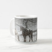 Twee paarden in Snowy Pasture in Gentle Snowfall Koffiemok (Voorkant links)