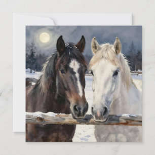 Twee paarden op een besneeuwde boerderij Blanco Kaart