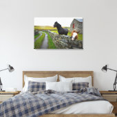 Twee paarden op het boerderij op het platteland in canvas afdruk (Insitu (Slaapkamer))