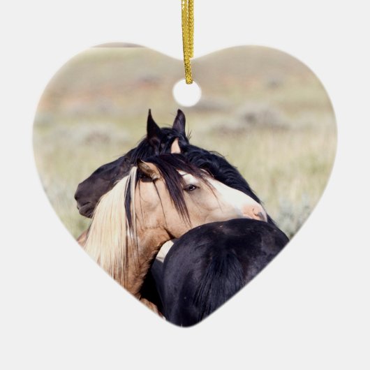 Twee paardensportschutters met wilde paarden keramisch ornament (Voorkant)
