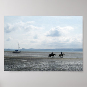 Twee paardrijders op een strand bij laag tij - Bre Poster