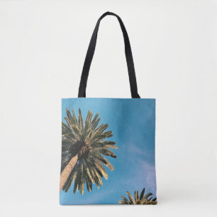 Twee palmbomen onder de blauwe hemel overdag tote bag