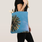 Twee palmbomen onder de blauwe hemel overdag tote bag (Dichtbij)