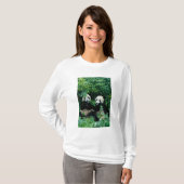 Twee panda's eten samen bamboe, Wolong T-shirt (Voorkant volledig)