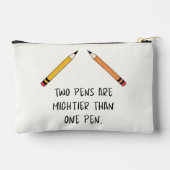 Twee pennen zijn machtiger dan één pen etui (Achterkant)