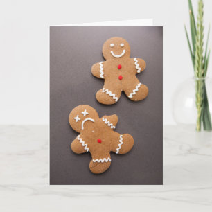 Twee peperkoekman op grijs feestdagen kaart