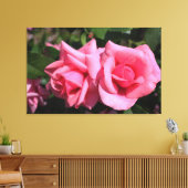 twee perfecte, roze roos bloemen. canvas afdruk (Insitu (Woonkamer))