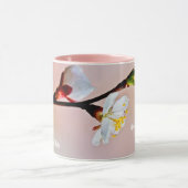 Twee prachtige Japanse abrikozenbloemen Mok (Midden)