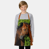 Twee prachtige kastanjepaarden in de zomer van de  schort (Gedragen)