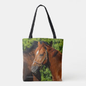 Twee prachtige kastanjepaarden in de zon tote bag (Achterkant)