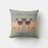 Twee Pug Dogs Gepersonaliseerde Bruiloft Kussen (Voorkant)