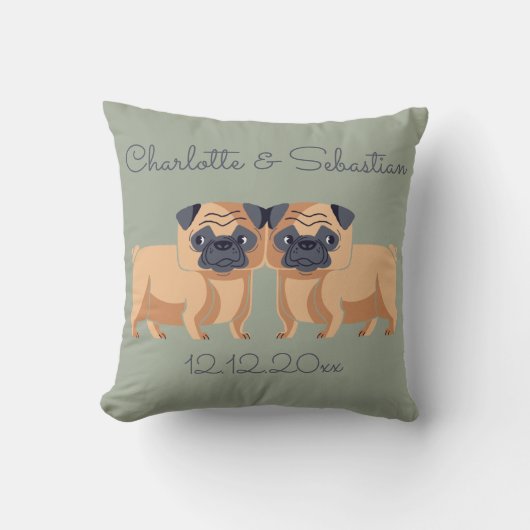 Twee Pug Dogs Gepersonaliseerde Bruiloft Kussen (Voorkant)